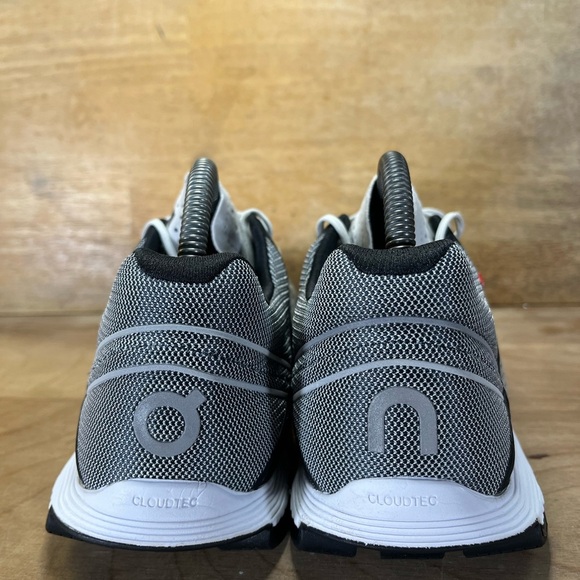 On CloudRush CUSHIONED Womens Size 10 Trail Running Shoes Sneakers Black White - Picture 6 of 13